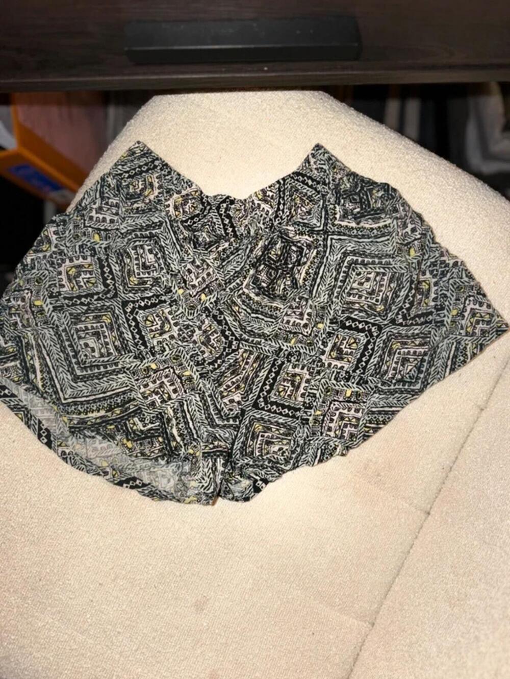 Mossimo Supply Size XS Boho Tribal Gray Black and White Flowy Lounge Shorts